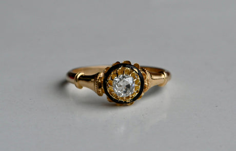 An 18K Victorian solitaire engagement ring with tiers of details and a VS/E-F Old Mine Cut diamond. Victorian engagement rings all share some common attributes: Old cut diamonds, usually set as singletons (sometimes as trios); multi-prong settings in high-karat yellow gold; buttercup heads and trumpet-style shoulders